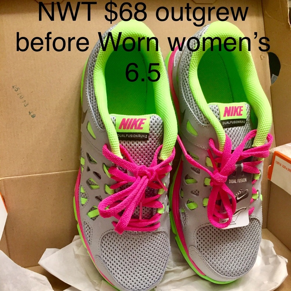 Women’s Nike Shoes size 6.5 NEVER WORN